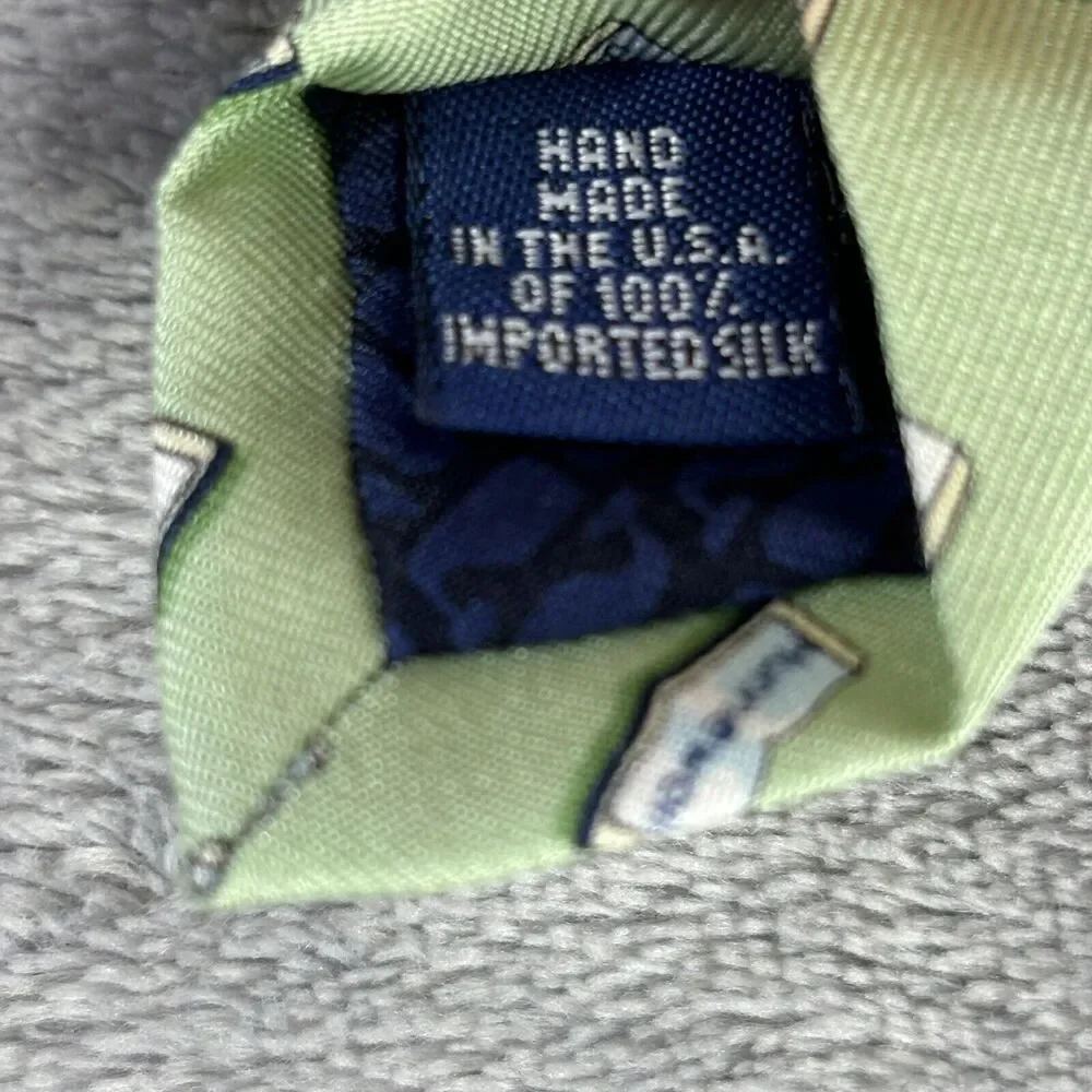 Vineyard Vines Silk Tie Green E.A.‎ Davis Wellesley Books Handmade In The U.S.A.